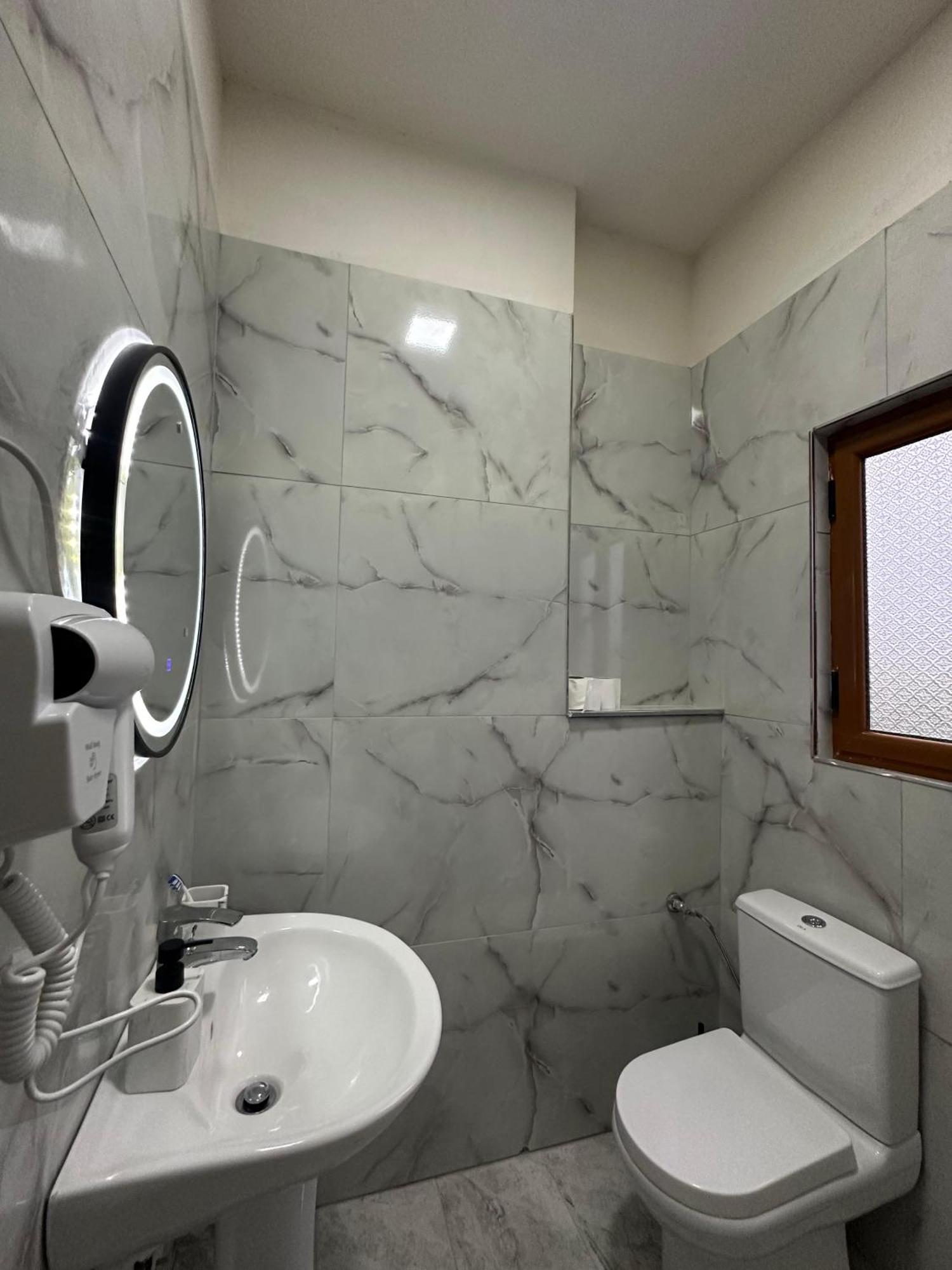 Guest House Lengo จีโรคาสเตอร์ ภายนอก รูปภาพ