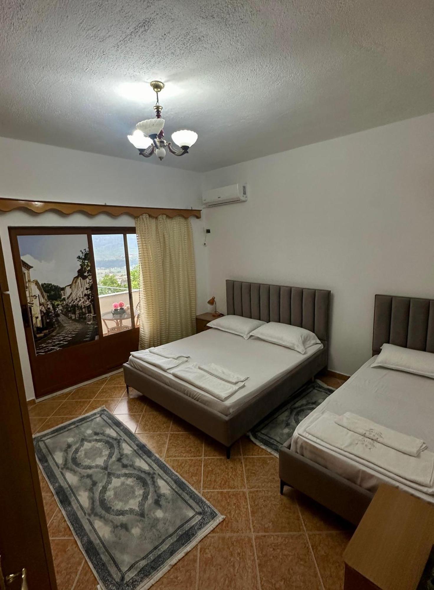 Guest House Lengo จีโรคาสเตอร์ ภายนอก รูปภาพ