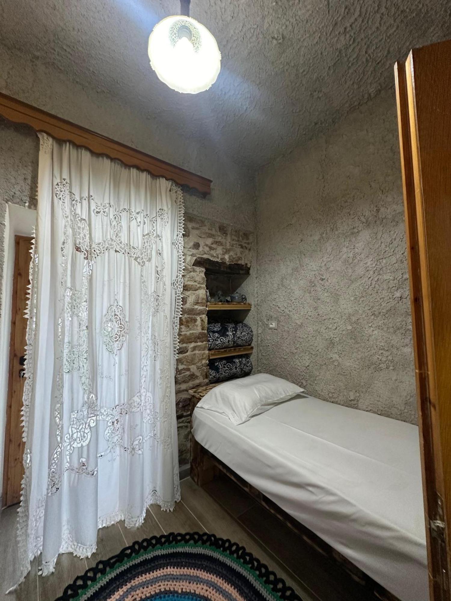 Guest House Lengo จีโรคาสเตอร์ ภายนอก รูปภาพ